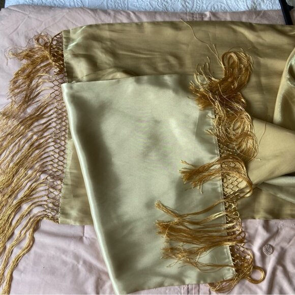 Gold Fringe Trim Wrap Luxurious Accessory - Picture 2 of 6